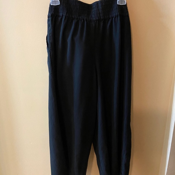 Saks Fifth Avenue black capris - Picture 4 of 6